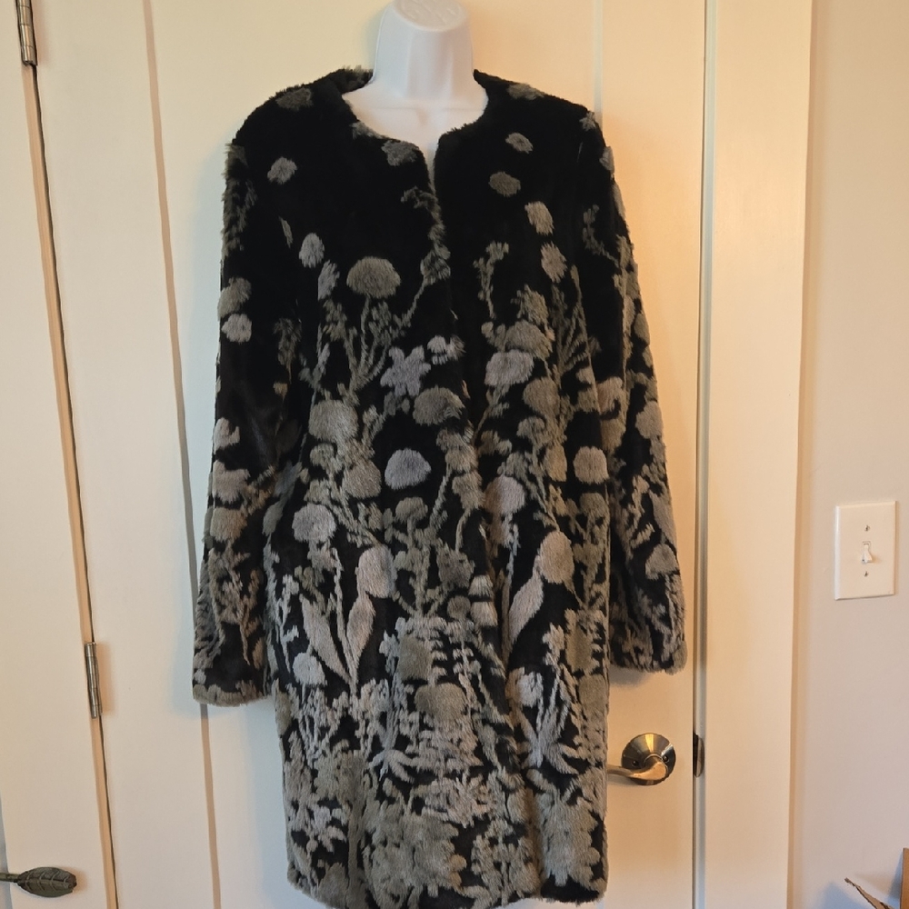 Fabulous Furs NEW Black and Gray Floral Teddy Jacket